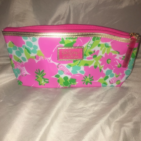 Lilly Pulitzer Handbags - Lilly Pulitzer for Estee Lauder makeup bag